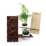 Support téléphone en bois avec plante